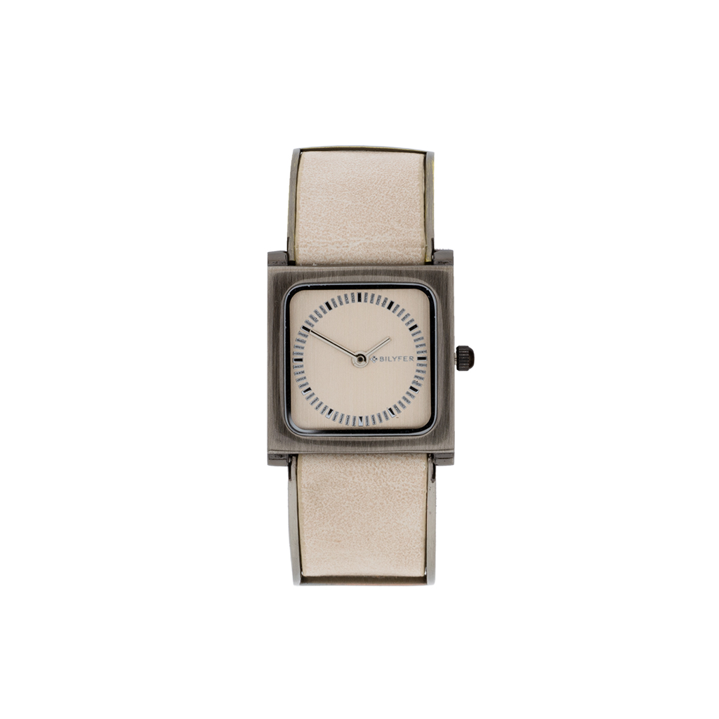 RELOJ CUADRADO CON DETALLE METÁLICO EN LA CORREA