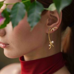 18K gold-plated curved Japan earring with half pearl Japanese crossover earring with 4 pearls, 18K gold plated