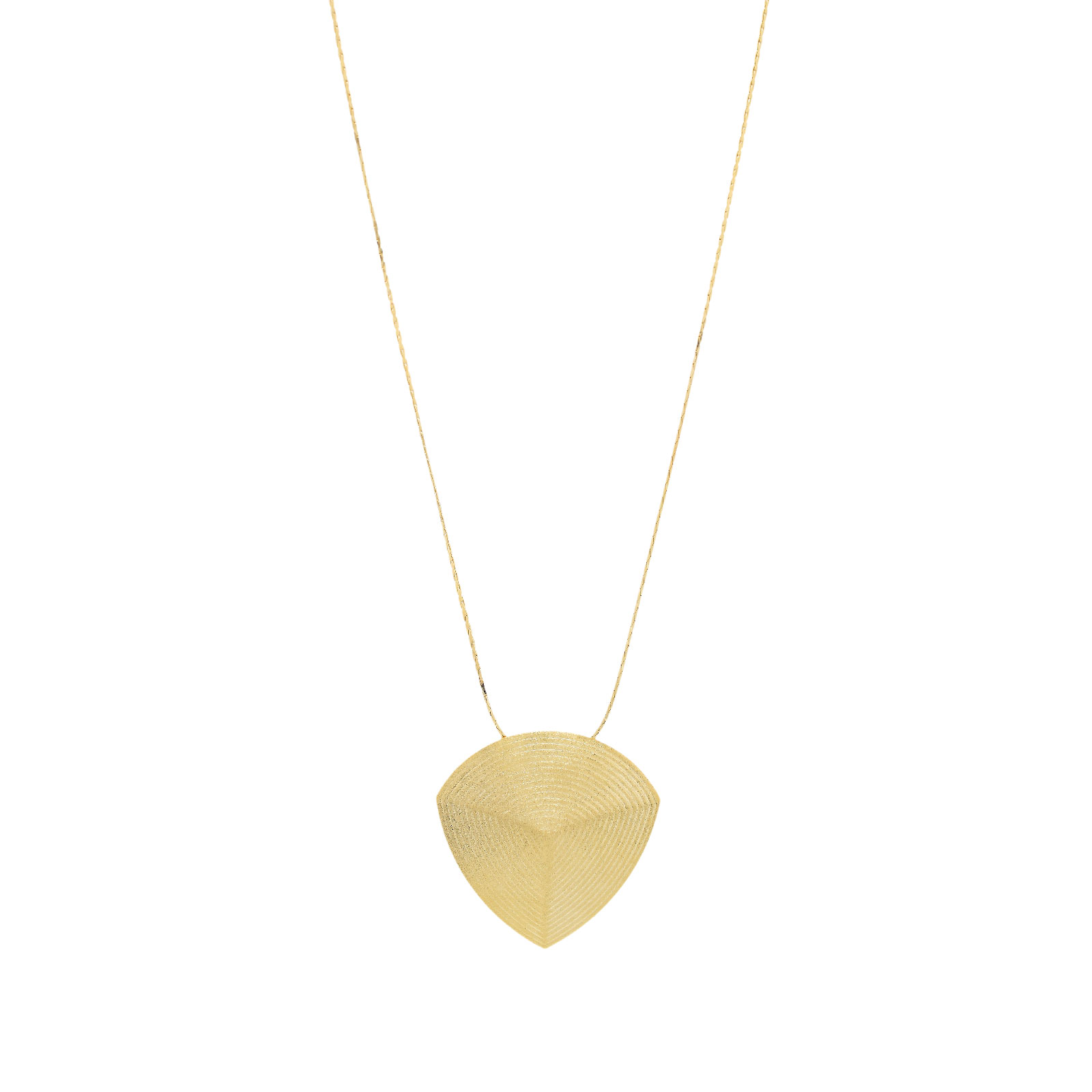 Collar triangular con grabado