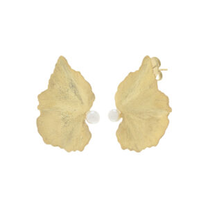 Leaf earring with pearl