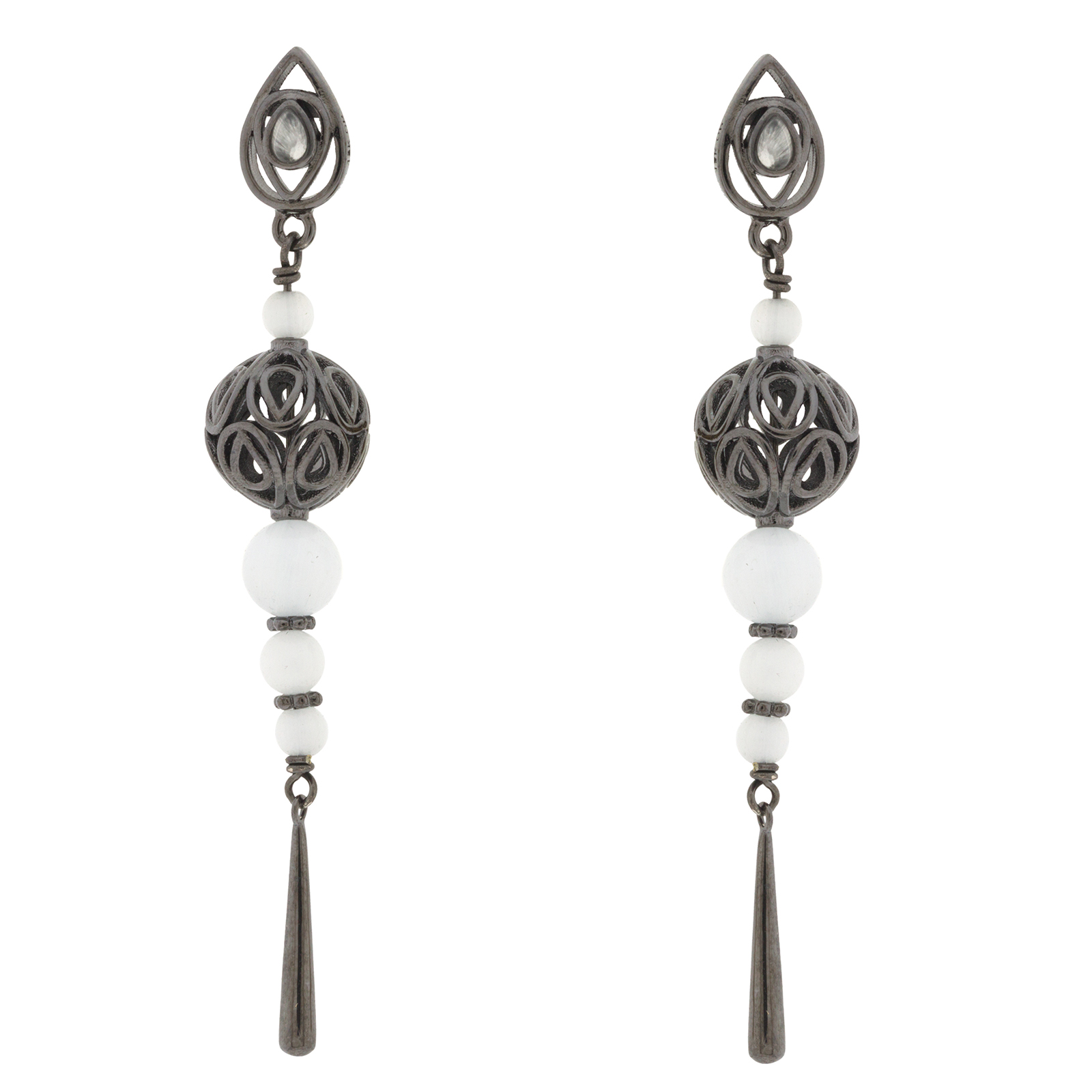 Vintage earring with ruthenium plating and glass beads