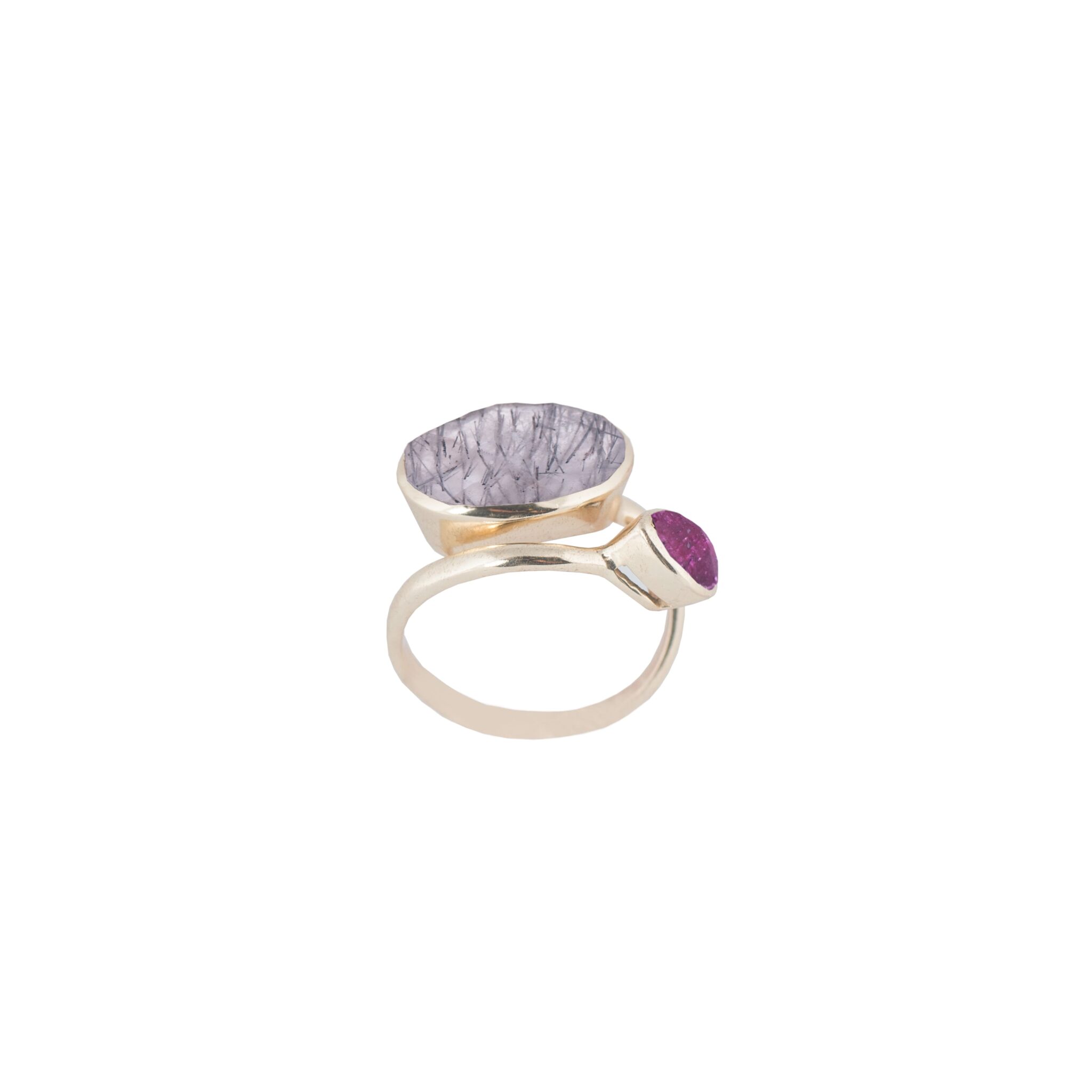 UNIVERSAL RING PLATED GOLD & RUBY AND RUTILATED QUARTZ