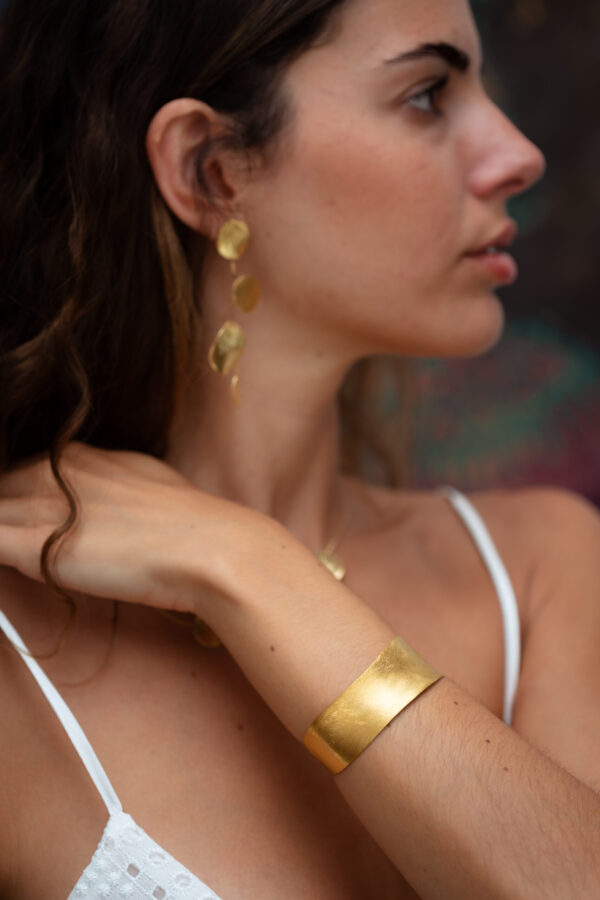 18k gold plated open wavy open bracelet.
